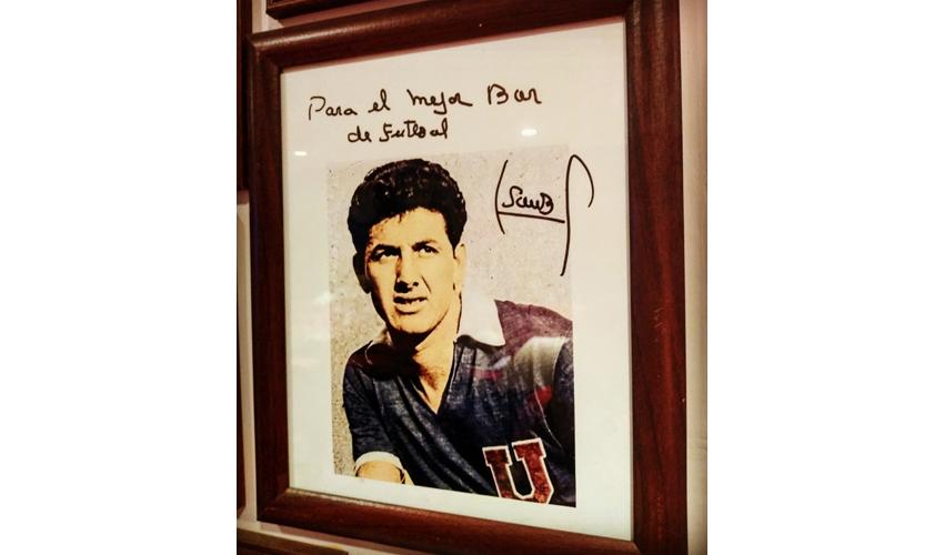 Foto y firma de Leonel Sanchez, mundialista del ´62 y una de las máximas figuras de la U de Chile