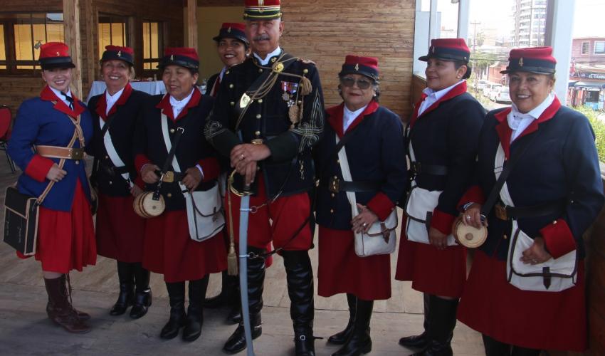 “Valor y compromiso en cada paso junto al soldado.”