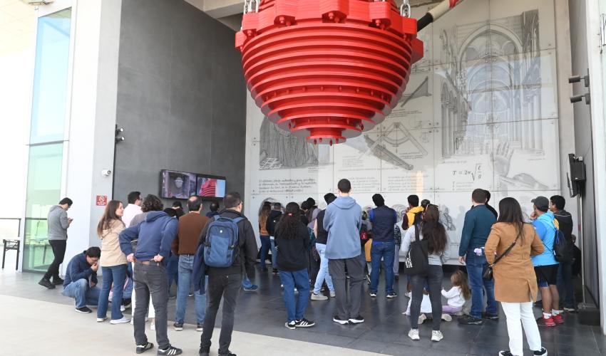 Visitantes en el péndulo