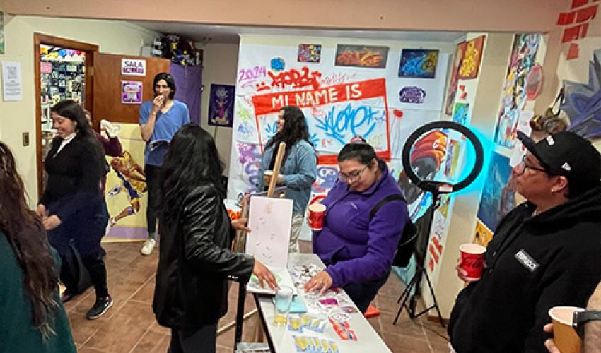 Muestra colectiva de artistas urbanos y graffiti que exhiben obras inspiradas en la identidad, el territorio y la expresión contemporánea, acercando el arte callejero y visual a la comunidad.