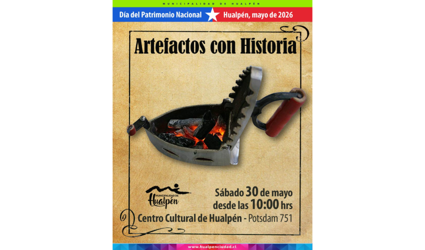 Muestra de objetos y libros antiguos en biblioteca pública municipal N° 267 de Hualpén