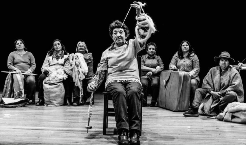 Mujeres Campesinas de Lolen en escena. 