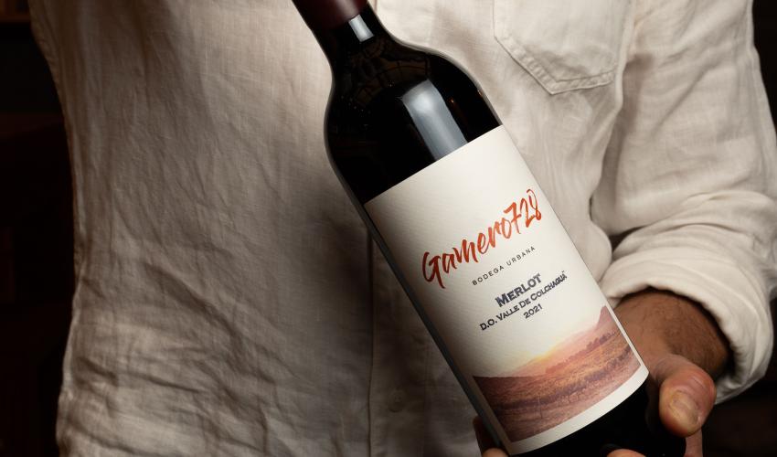 Descorchando uno de nuestros vinos en Sala Degustación Gamero728