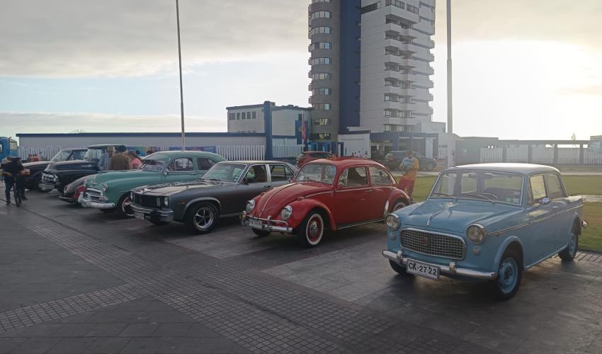 domingo de exhibición de vehículos plaza 21 de mayo