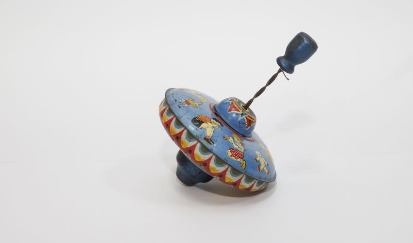 Trompo de hojalata