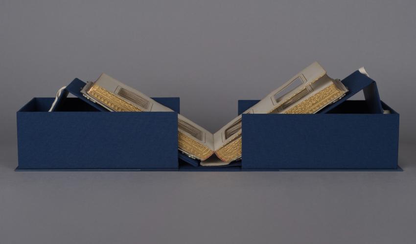 cuna para manipular libros